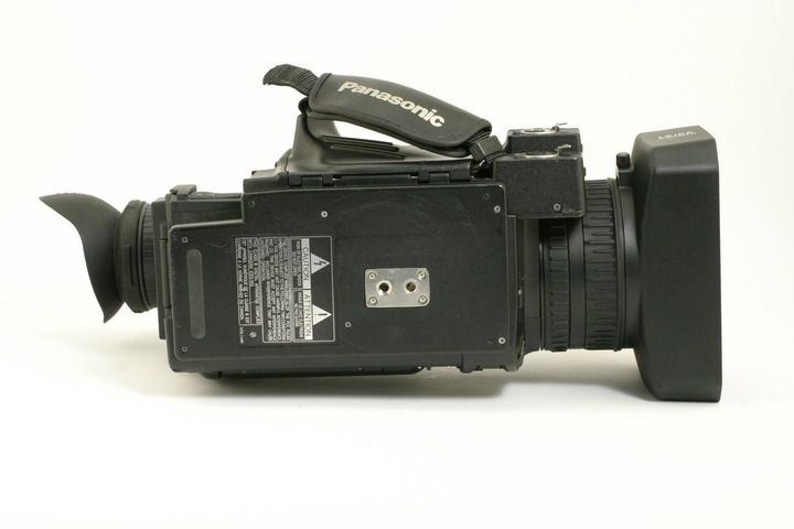 Panasonic AG HVX200 Pro HD 13x Zoom 3CCD Video Camera Camcorder AG 