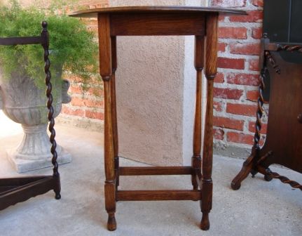 Antique English Golden Tiger Oak OVAL Lamp End or Wine TABLE  