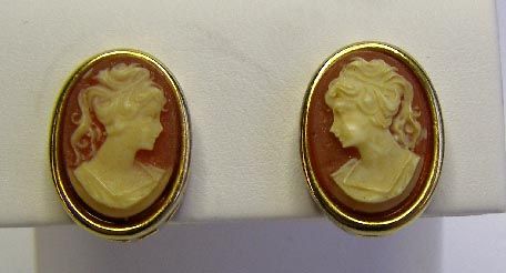Vintage 1960s Must Have Classic Gold Tone Molded Cameo Clip Style 