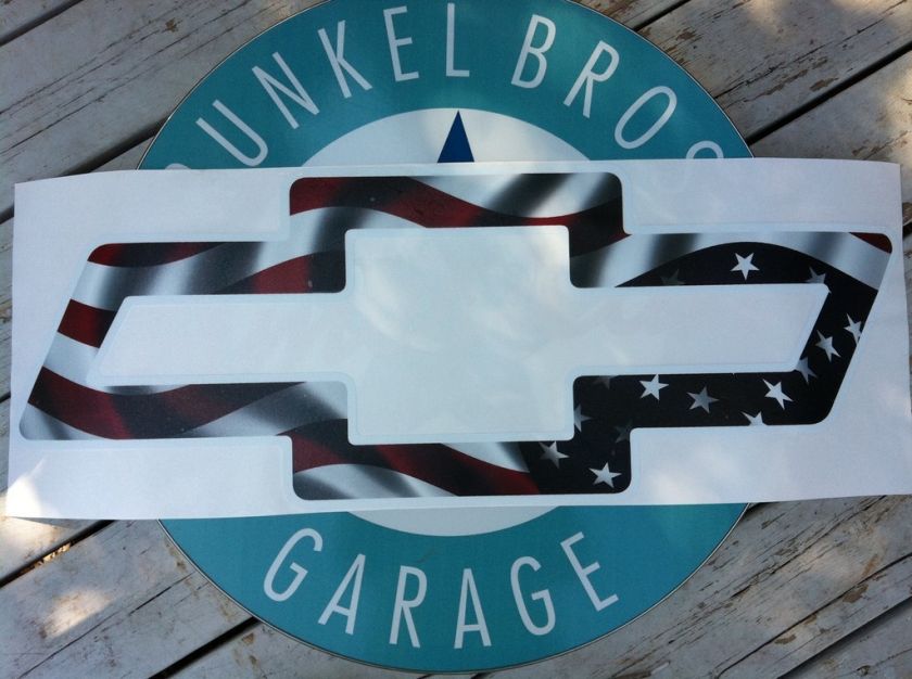 CHEVY BOWTIE   FLOWING AMERICAN FLAG VINYL DECAL   LG  