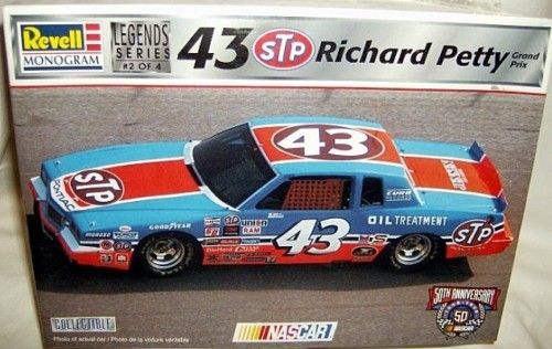 revell 1/24 #43 STP 84 PONTIAC GRAND PRIX RICHARD PETTY  