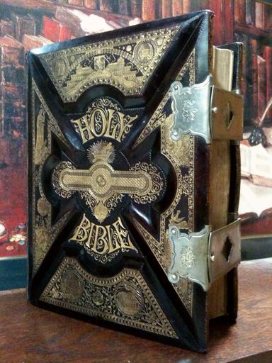 ANTIQUE FAMILY BIBLE CLASP UNMARKED LEATHER KING JAMES ILLUMINATED 