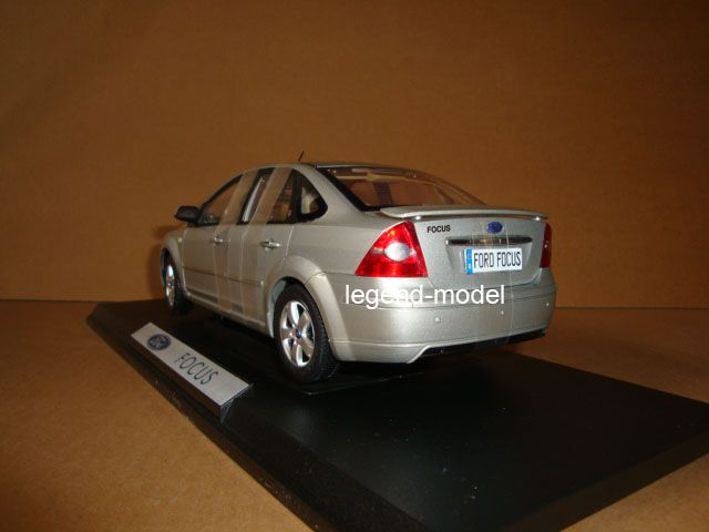 18 2007 NEW Ford Focus Sedan silver color (empennage)  