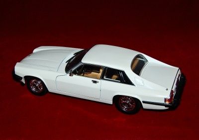 DIE CAST REPLICA 118 JAGUAR XJS 1975 WHITE 10  