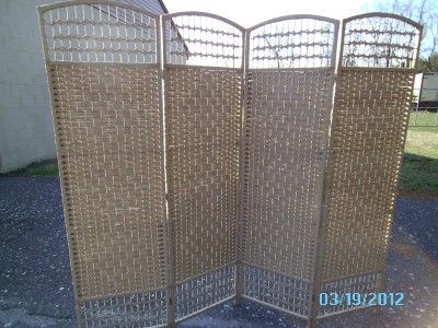 BAMBOO WOVEN SCREEN AND ROOM DIVIDER IN A NATURAL COLOR  