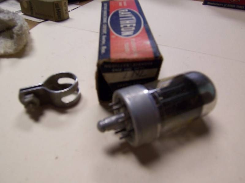 RAYTHEON 7N7 VINTAGE TUBE BULB  