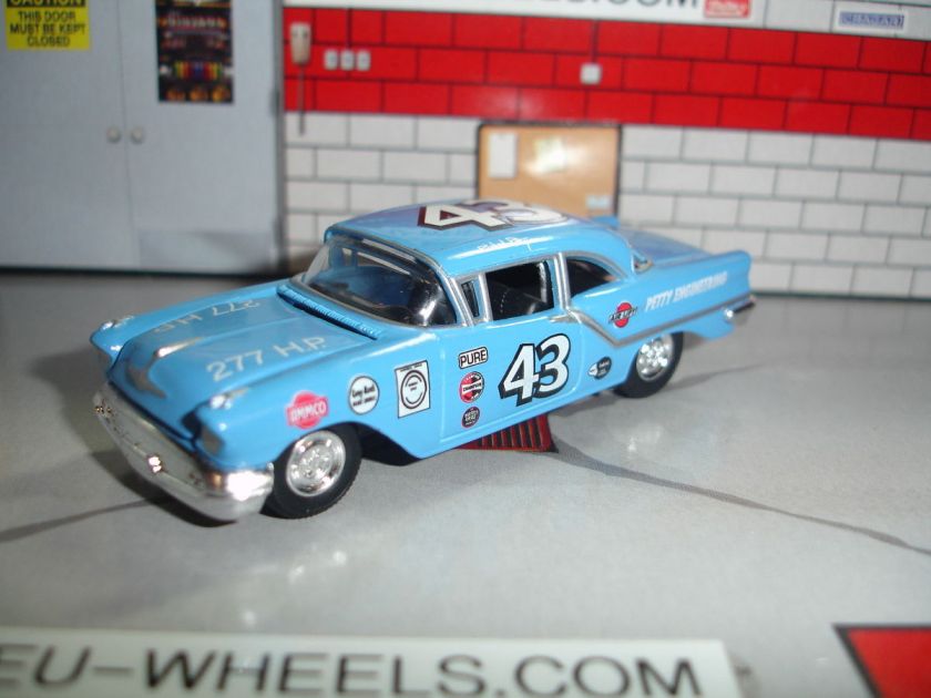 1957 OLDSMOBILE STOCK CAR RICHARD PETTY 1/64 LIMITED EDITION  