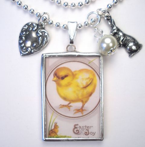 VTG EASTER CHIC & RABBIT RVSBL POSTCARD CHARM NECKLACE  