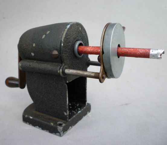 VINTAGE PENCIL SHARPENER MARKING ARGENTINA METAL  