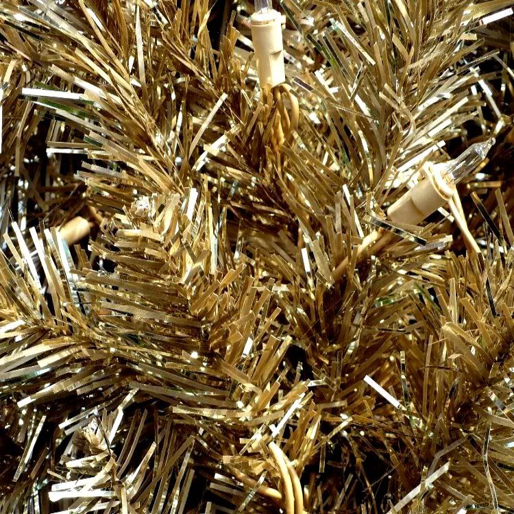 PRE LIT GOLD ARTIFICIAL CHRISTMAS TREE / 20 CLEAR LIGHTS / 2 FT  