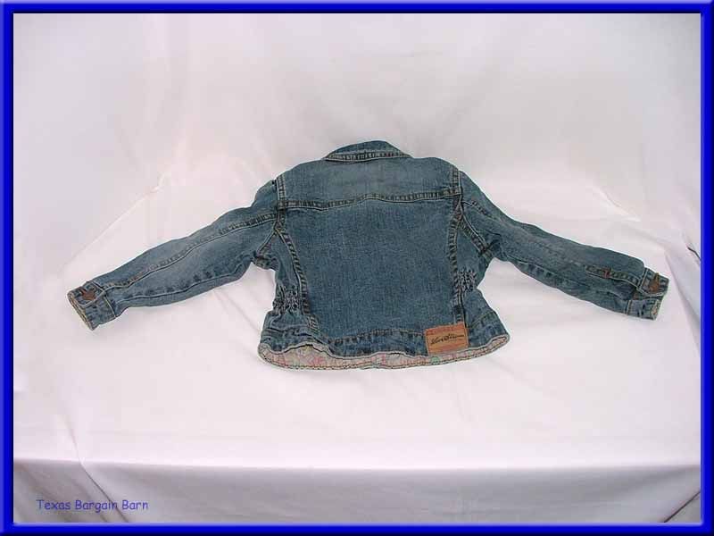 This is a pre owned Levi Jacket in great condition with the popular 