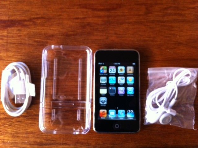 iPod touch 2nd/3rd Generation (32 GB) with USB, Headphones, and case 