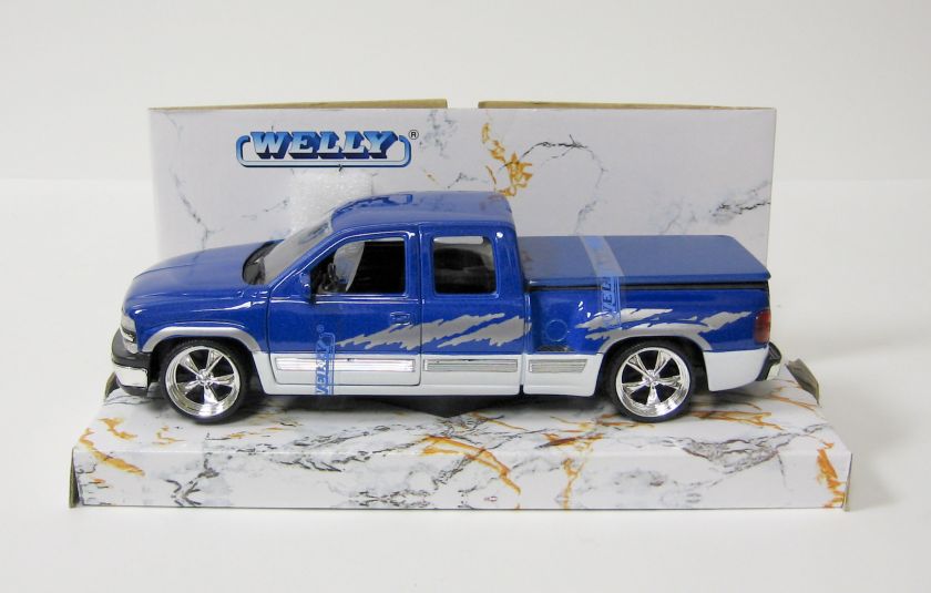 1999 Chevrolet Silverado Lowrider Diecast Model Truck 124 Scale 