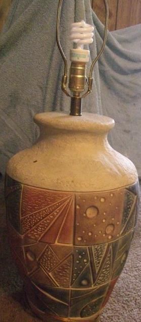 VINTAGE POTTERY VASE DESIGN TABLE LAMP 29H 12D  