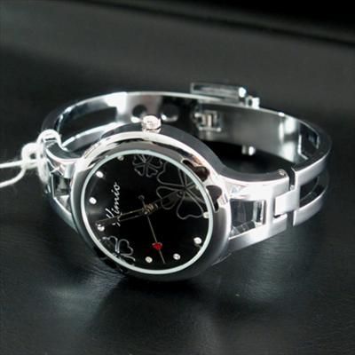 NEW Quartz Fashion Bracelet Ladies Clover Watch Black  