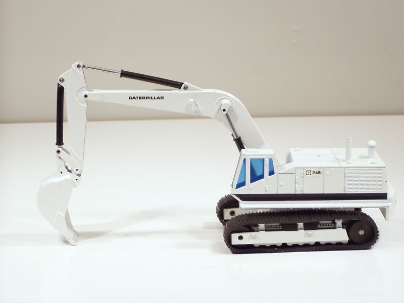 Caterpillar 245 Excavator   WHITE   1/50   NZG #160  